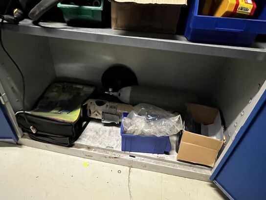 Stålskab med indhold