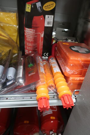 Div. Førstehjælpskit, sikkerhedsveste m.m.