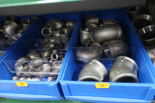 Hylde med div. Fittings