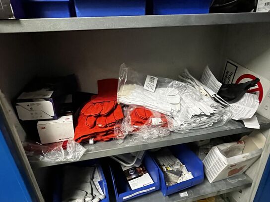 Stålskab med indhold