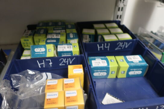 Hylde med div. LED-lamper