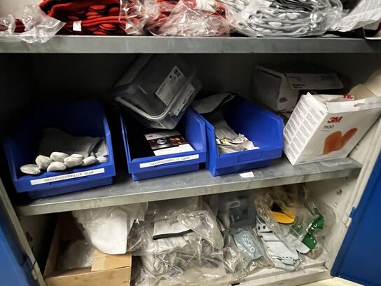 Stålskab med indhold