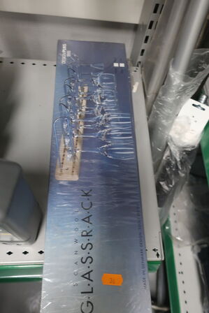 2 stk. hylder med div. Varelager