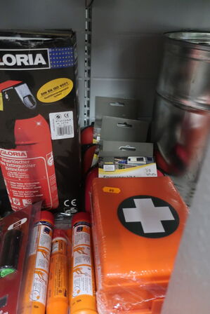 Div. Førstehjælpskit, sikkerhedsveste m.m.