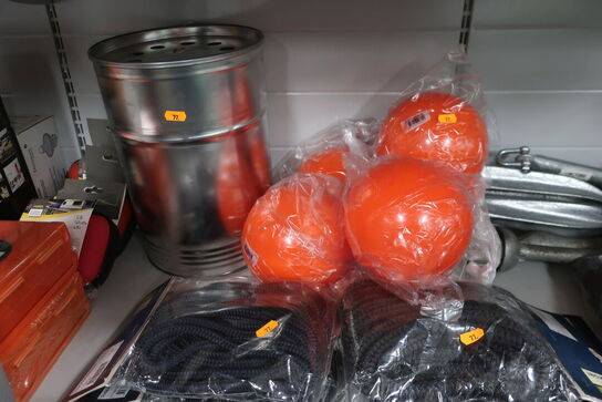 Hylde med div. varelager