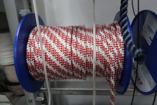 Stand med div. Tov, snor m.m.