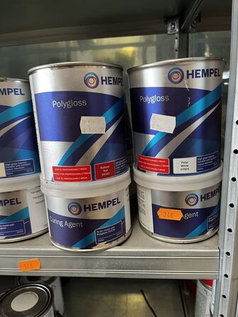 Hylde med div. Plejemidler HEMPEL m.fl.