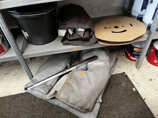 3 stk. hylder med div. Plejemidler HEMPEL m.fl.