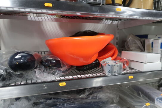 Hylde med div. varelager