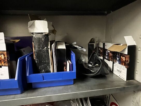 Stålskab med indhold