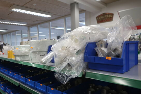 Hylde med div. varelager