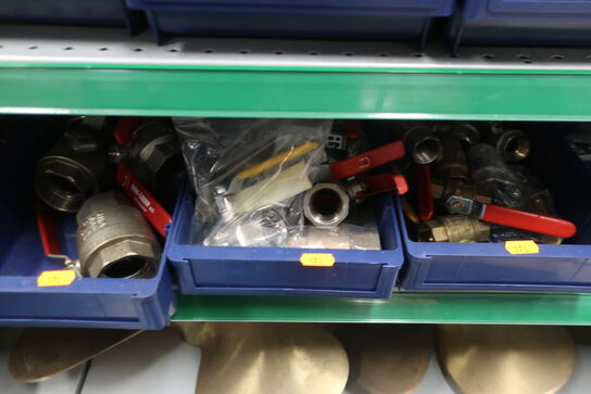 Hylde med div. Fittings