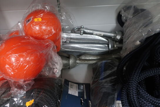 Hylde med div. varelager