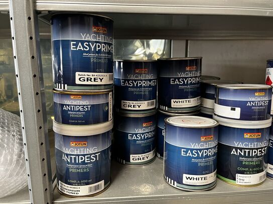 2 stk. Hylder med div. Plejemidler JOTUN m.fl.