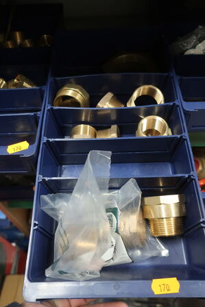 Hylde med div. Fittings