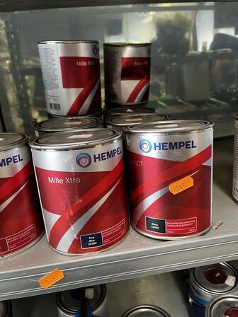 Hylde med div. Plejemidler HEMPEL m.fl.