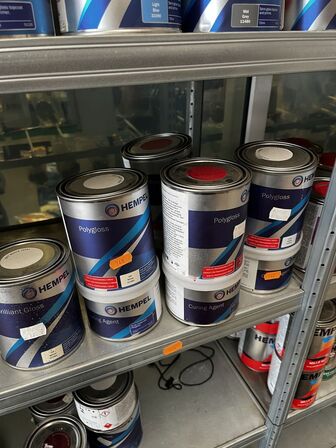 Hylde med div. Plejemidler HEMPEL m.fl.