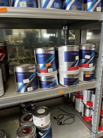 Hylde med div. Plejemidler HEMPEL m.fl.