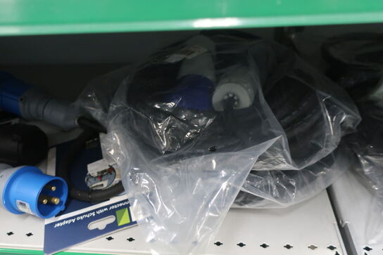 4 stk. hylder med div. varelager