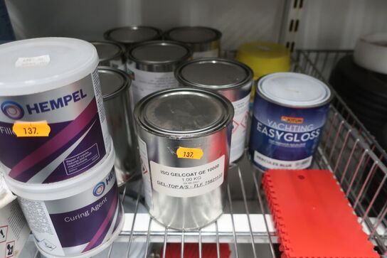 2 stk. hylder med div. Varelager