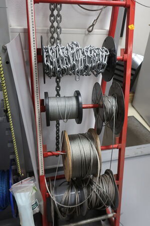 Stand med div. Kabel m.m.