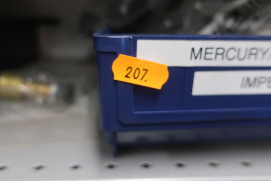 Hylde med div. varelager