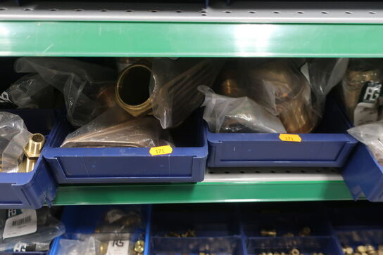 Hylde med div. Fittings