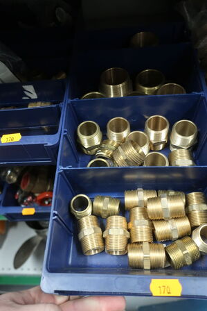 Hylde med div. Fittings