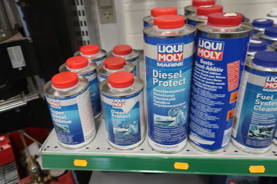 Hylde med div. Plejemidler LIQUI MOLY m.fl.