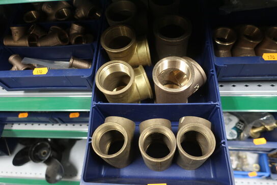 Hylde med div. Fittings