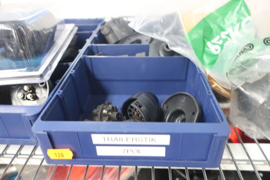 Hylde med div. varelager