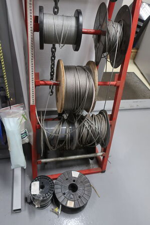 Stand med div. Kabel m.m.