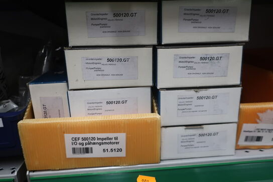 2 stk. hylder med div. varelager