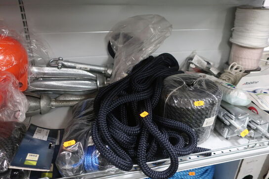 Hylde med div. varelager