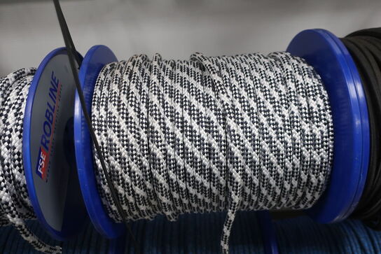 Stand med div. Tov, snor m.m.