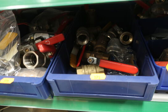 Hylde med div. Fittings