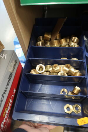 Hylde med div. Fittings