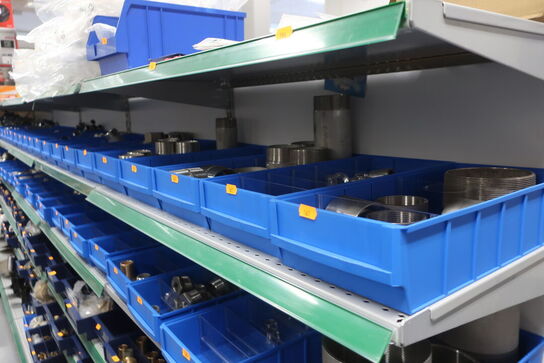 Hylde med div. Fittings