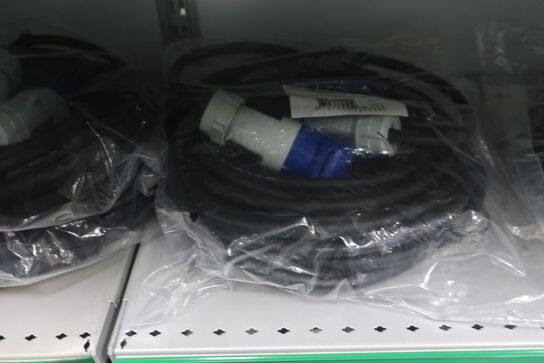 4 stk. hylder med div. varelager