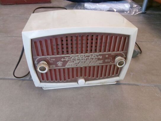 Antik radio HEROFON BAMBINO E