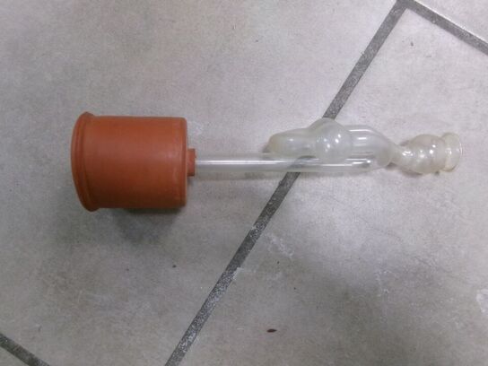 2 stk. vinballon m/div. Tilbehør