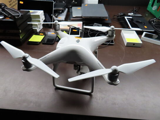 Drone, DJI PHANTOM 4, med GL300C kontroller og 4 stk. batterier