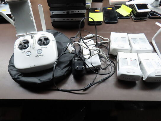 Drone, DJI PHANTOM 4, med GL300C kontroller og 4 stk. batterier