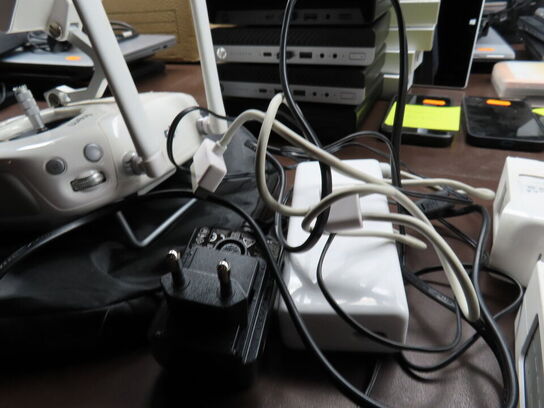 Drone, DJI PHANTOM 4, med GL300C kontroller og 4 stk. batterier