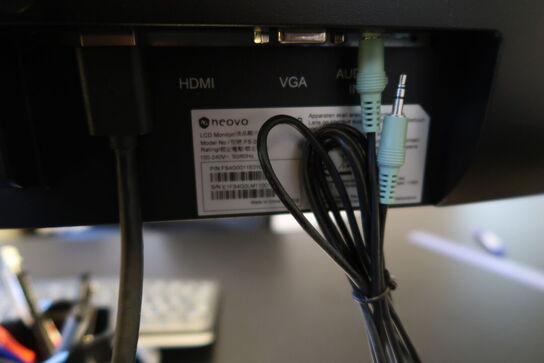 2 stk. computerskærme NEOVO FS-24G, tastatur, mus, dockingstation