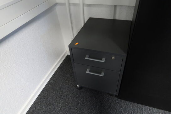 Skrivebord uden indhold samt skuffemodul