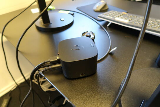 2 stk. computerskærme NEOVO FS-24G, tastatur, mus, dockingstation