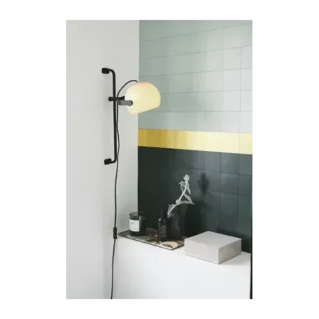 Halo design d.c væglampe long opalic med sort eg(ubrugt)