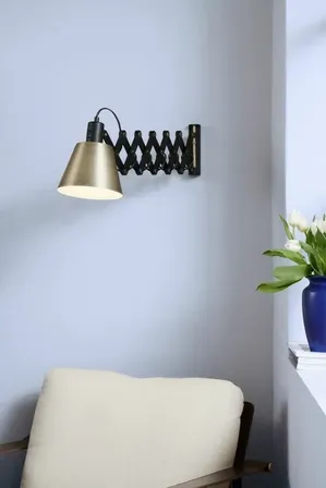 Halo Design vintage sakselampe væglampe i sortolieret træ og messing(ubrugt)