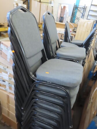 45 stk. Stabelbare Banquet stole